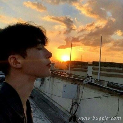 黄色系韩版男生头像图片