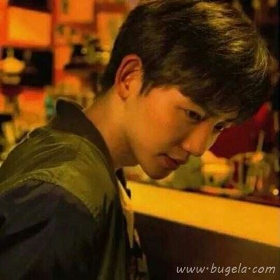 黄色系韩版男生头像图片