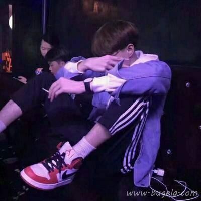 荧光系韩国伤感男头像图片