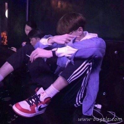 荧光系韩国伤感男头像图片