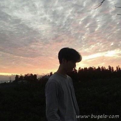 唯美意境男生背影头像图片