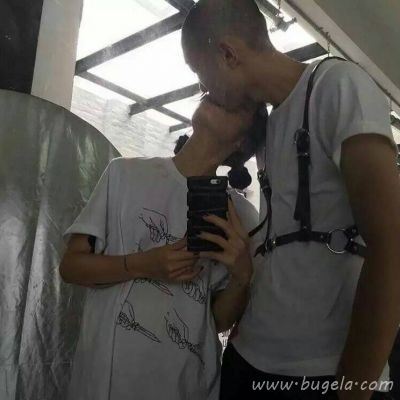最新潮流情侣一对两张头像图片