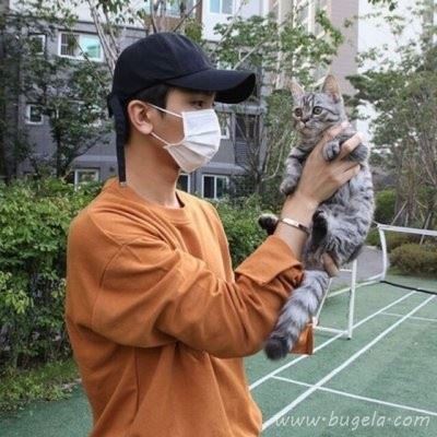 韩国帅哥戴帽子清新休闲头像图片