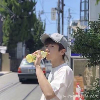 韩国帅哥戴帽子清新休闲头像图片