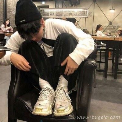 韩国帅哥戴帽子清新休闲头像图片