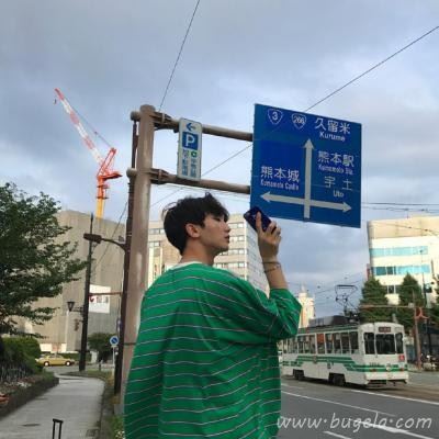 男生背影阳光帅气头像图片