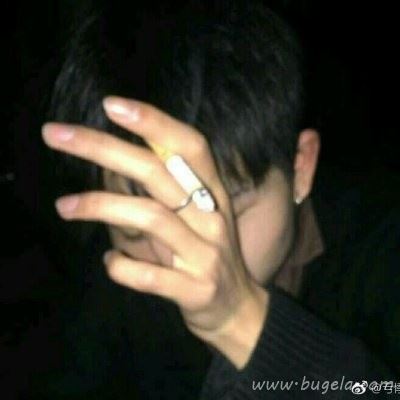 男生霸气十足抽烟头像图片
