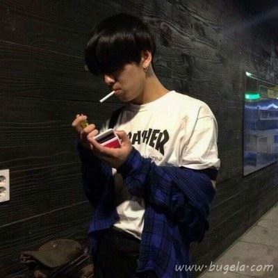 男生霸气十足抽烟头像图片