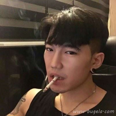 男生霸气十足抽烟头像图片