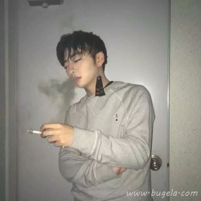 男生霸气十足抽烟头像图片