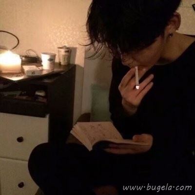 男生霸气十足抽烟头像图片