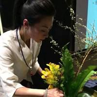 优雅女生和花花草草头像_微信头像大全图片