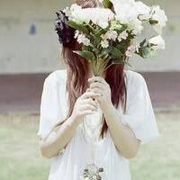 唯美鲜花遮眼睛女生头像_微信头像大全图片