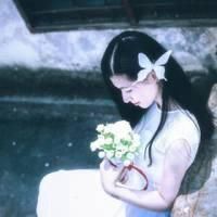 女人头上带花的微信头像_微信头像大全图片