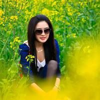 油菜花蓝天白云美女侧面头像_微信头像大全图片