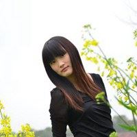 油菜花蓝天白云美女侧面头像_微信头像大全图片
