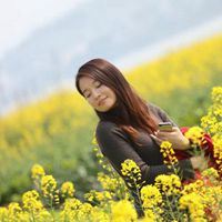 油菜花蓝天白云美女侧面头像_微信头像大全图片
