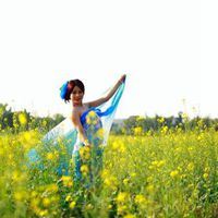 油菜花蓝天白云美女侧面头像_微信头像大全图片