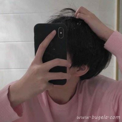 拿手机自拍的男生头像图片
