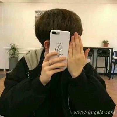拿手机自拍的男生头像图片