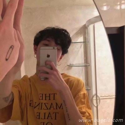 帅气阳光黄色系男生头像图片
