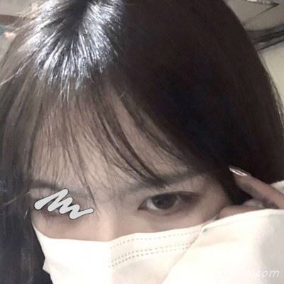 女生高冷霸气半边脸头像图片