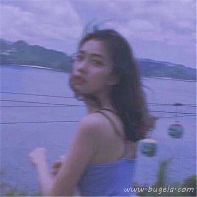 海边背影女生头像 一个人在海边的背影头像图片