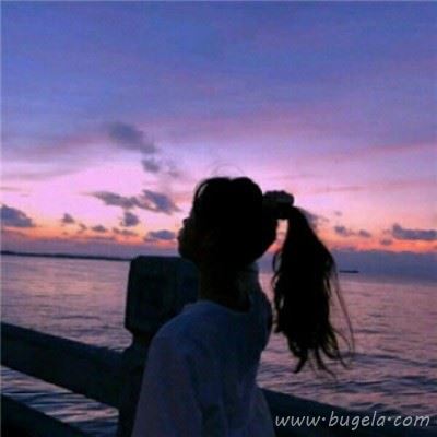 海边背影女生头像 一个人在海边的背影头像图片