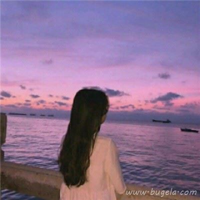 海边背影女生头像 一个人在海边的背影头像图片