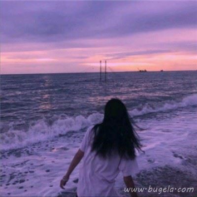 海边背影女生头像 一个人在海边的背影头像图片