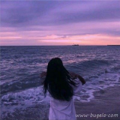 海边背影女生头像 一个人在海边的背影头像图片