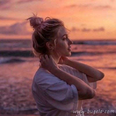 海边背影女生头像 一个人在海边的背影头像图片