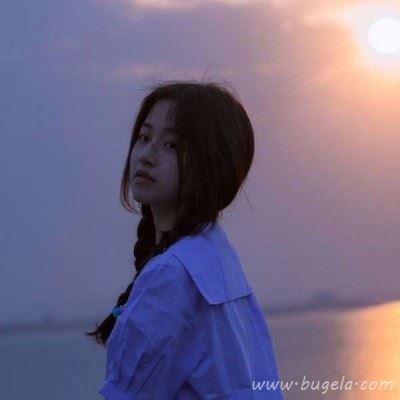 海边背影女生头像 一个人在海边的背影头像图片