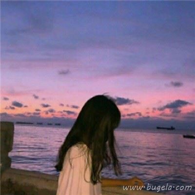 海边背影女生头像 一个人在海边的背影头像图片