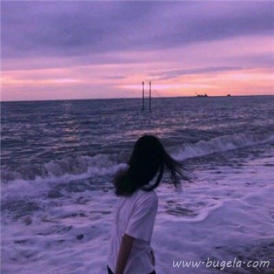 海边背影女生头像 一个人在海边的背影头像图片
