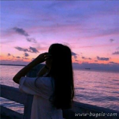 海边背影女生头像 一个人在海边的背影头像图片