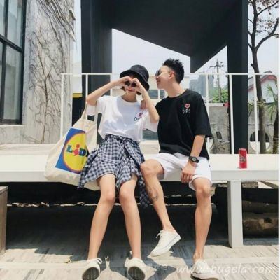 最新时尚一对穿情侣装情头头像图片