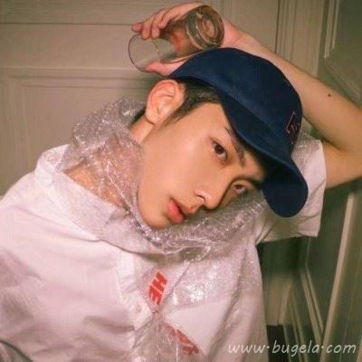 戴帽子的男生头像 帽子控小哥哥图片