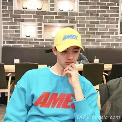 戴帽子的男生头像 帽子控小哥哥图片