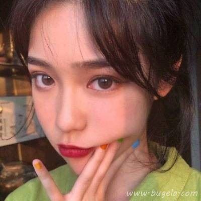2021款绿色系女生头像图片