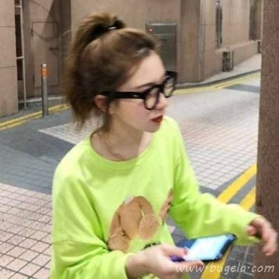 2021款绿色系女生头像图片