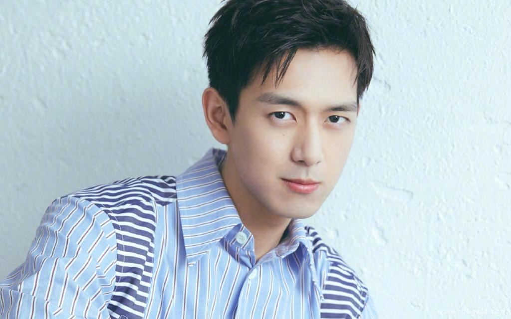 李现时尚干净清爽帅气迷人写真图片