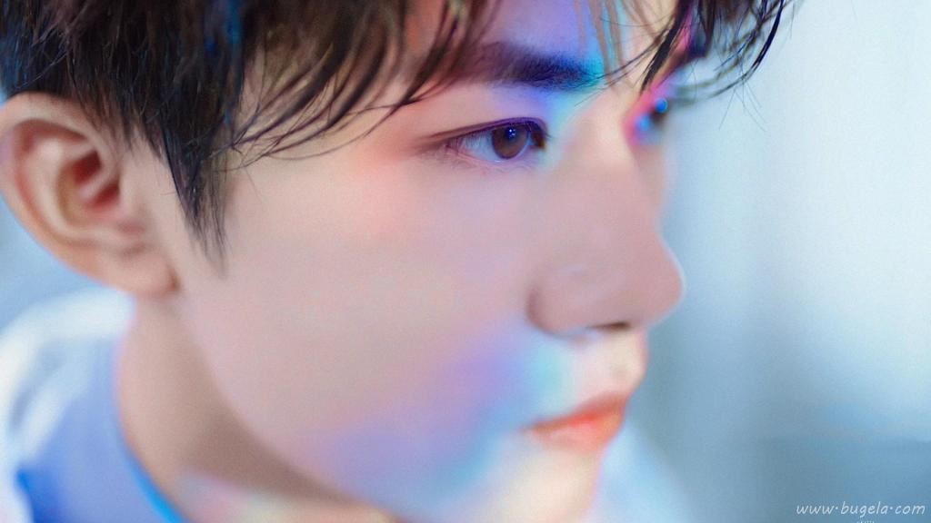 易烊千玺在华为nova星等你图片