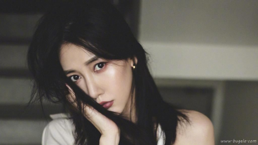 性感妖娆御姐弦子迷人香肩写真图片