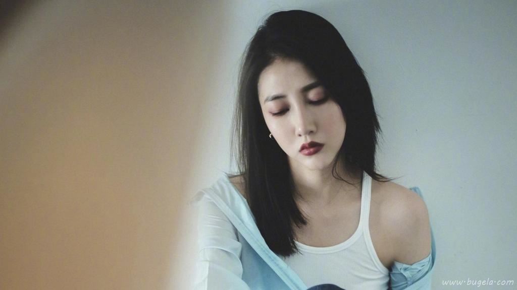 性感妖娆御姐弦子迷人香肩写真图片