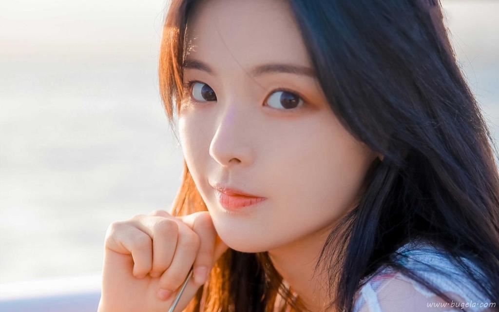 甜美女神杨超越青春可爱元气白嫩户外写真图片