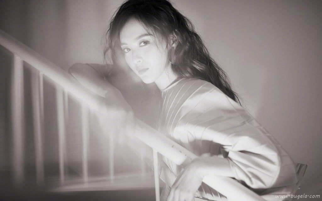 气质御姐女神唐嫣黑白写真图片
