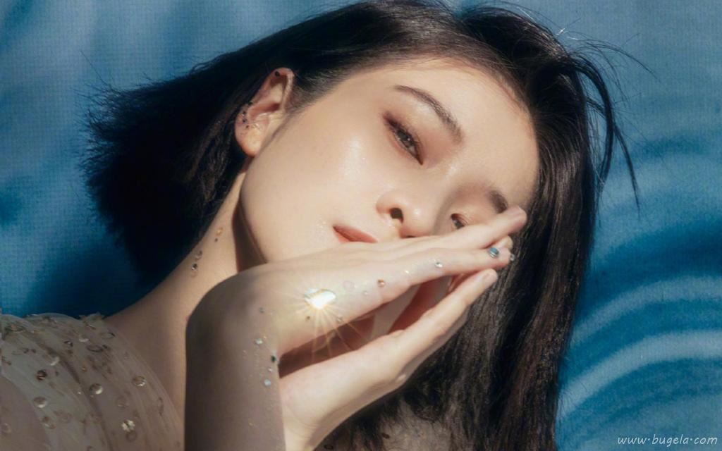 时尚女神张雪迎性感妩媚知性迷人写真图片