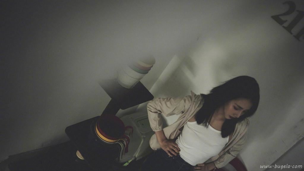 性感妖娆御姐弦子迷人香肩写真图片