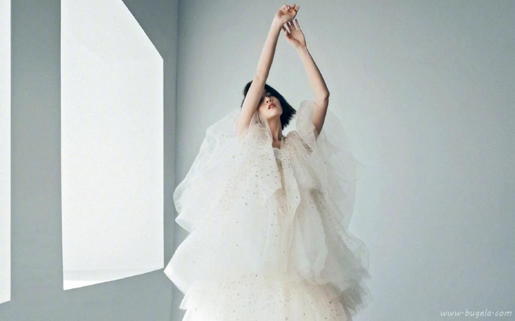 时尚女神张雪迎性感妩媚知性迷人写真图片